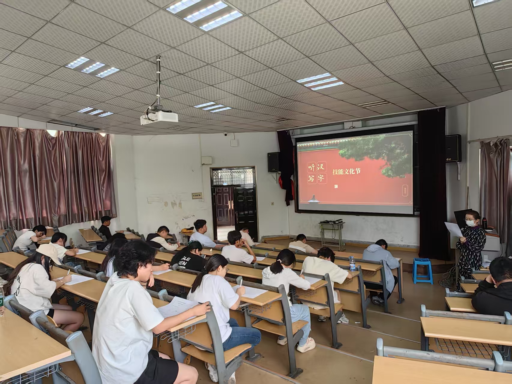 基础部(中职)举办2025年技能文化节汉字听写比赛